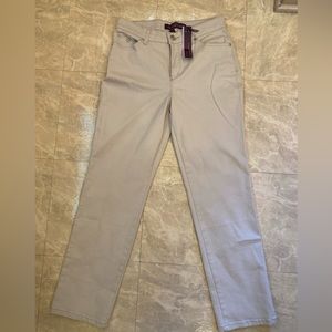 Women’s Size 6 Gloria Vanderbilt Amanda- The Original Slimming Jean